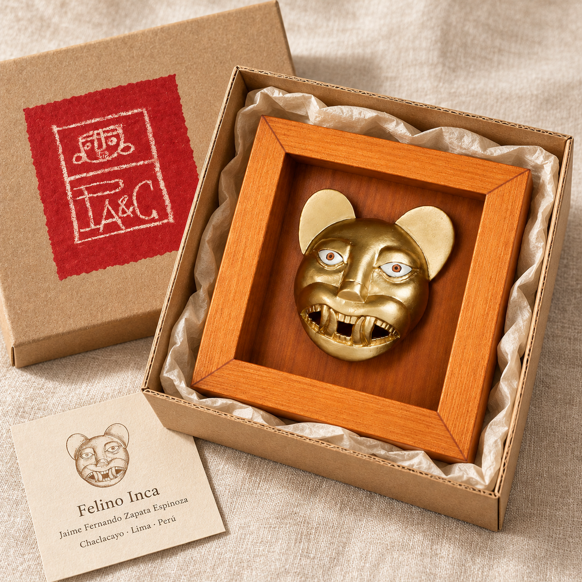 Felino Inca · Shadow Box 13 cm en caja de cartón PA&C con tarjeta de la obra: recreación digital de presentación basada en el empaque del taller.