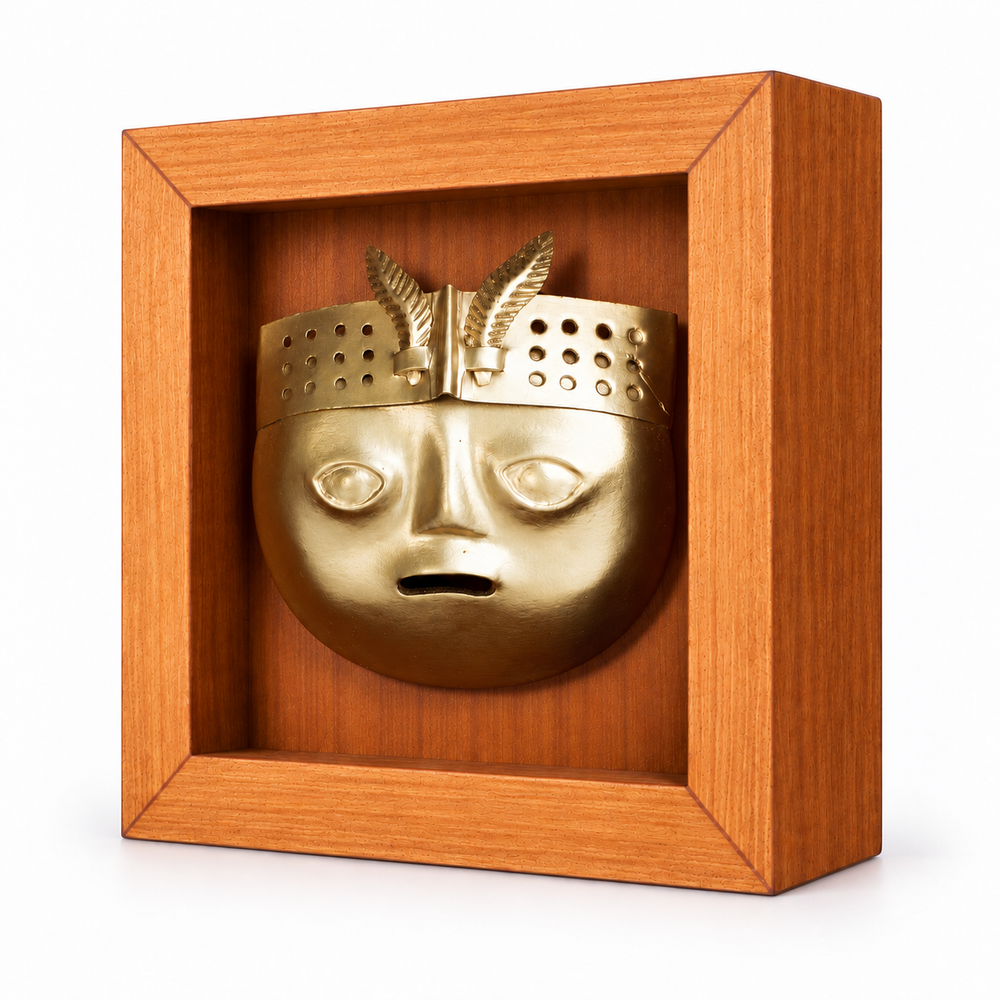 Sicán en Shadow Box — vista diagonal derecha, Shadow Box de MDF 13 × 13 × 4 cm; edición digital basada en la fotografía del producto.
