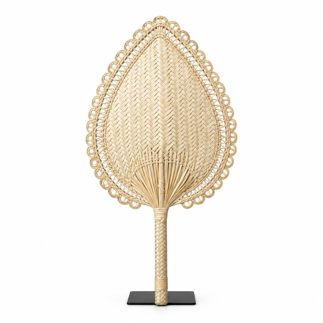 Aventador Ceremonial en Fibra de Bombonaje Tejido a Mano · recreación visual de catálogo con fondo blanco; confirmar el ejemplar disponible con el taller.