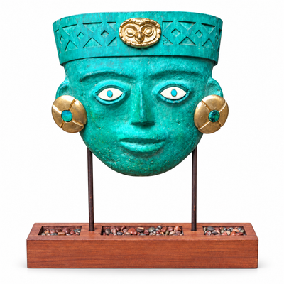 Máscara Mochica en Pedestal de Cajón