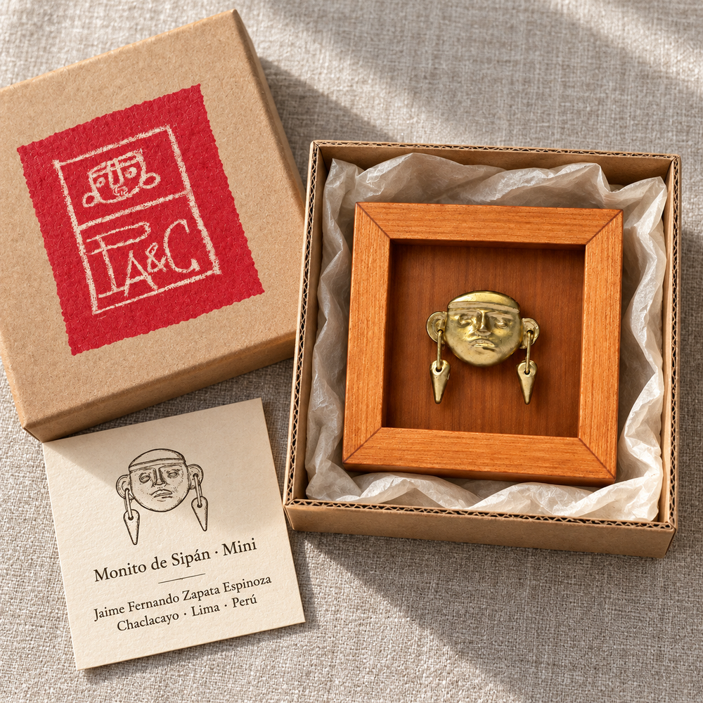 Monito de Sipán · Mini Shadow Box 7 cm en caja de cartón PA&C con tarjeta de la obra: recreación digital de presentación.