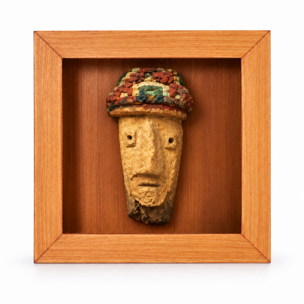 Mini Karajía — vista frontal, Shadow Box Mini de MDF 7 × 7 × 2,2 cm; edición digital basada en la fotografía del producto.
