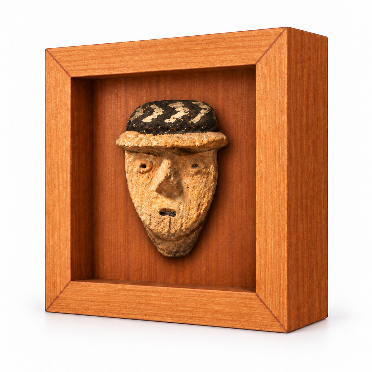 Mini Kuélap — vista diagonal derecha, Shadow Box Mini de MDF 7 × 7 × 2,2 cm; edición digital basada en la fotografía del producto.