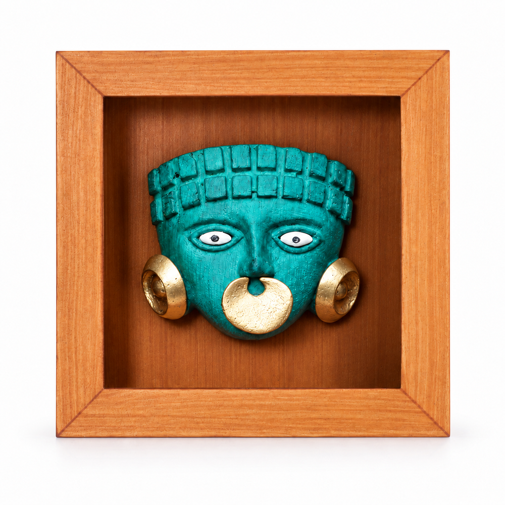 Guerrero Mochica — vista frontal, Shadow Box de MDF 13 × 13 × 4 cm; edición digital basada en la fotografía del producto.