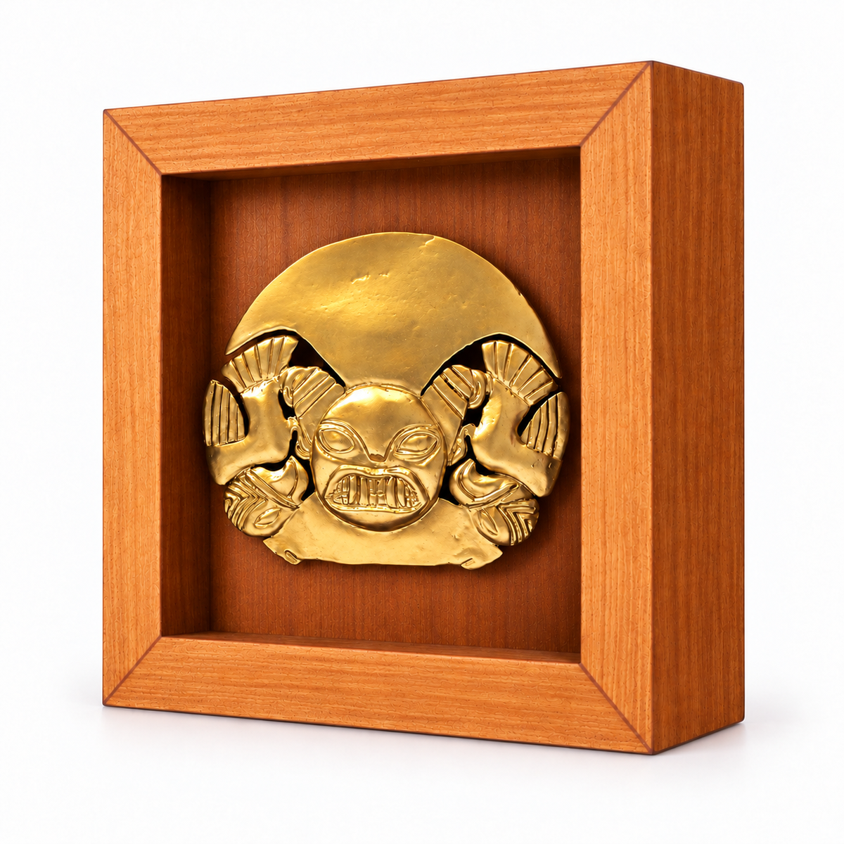 Prendedor Mochica — vista diagonal derecha, Shadow Box de MDF 13 × 13 × 4 cm; edición digital basada en la fotografía del producto.