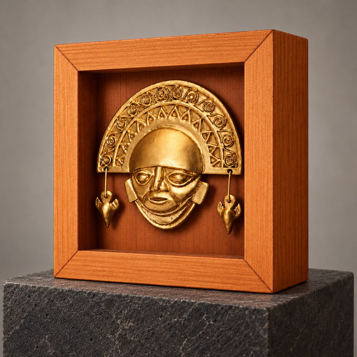 Tumi dorado · Shadow Box 13 cm sobre pedestal de exposición con luz lateral: recreación digital. Pedestal no incluido.