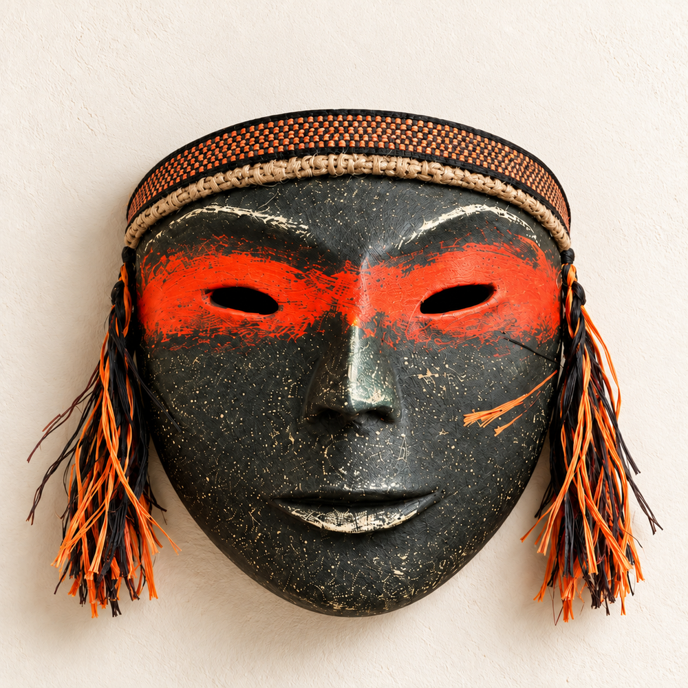 Amuletos Incas · máscara mayor del conjunto · vista completa; ambientación digital a partir de la imagen de catálogo. Elementos del escenario no incluidos.